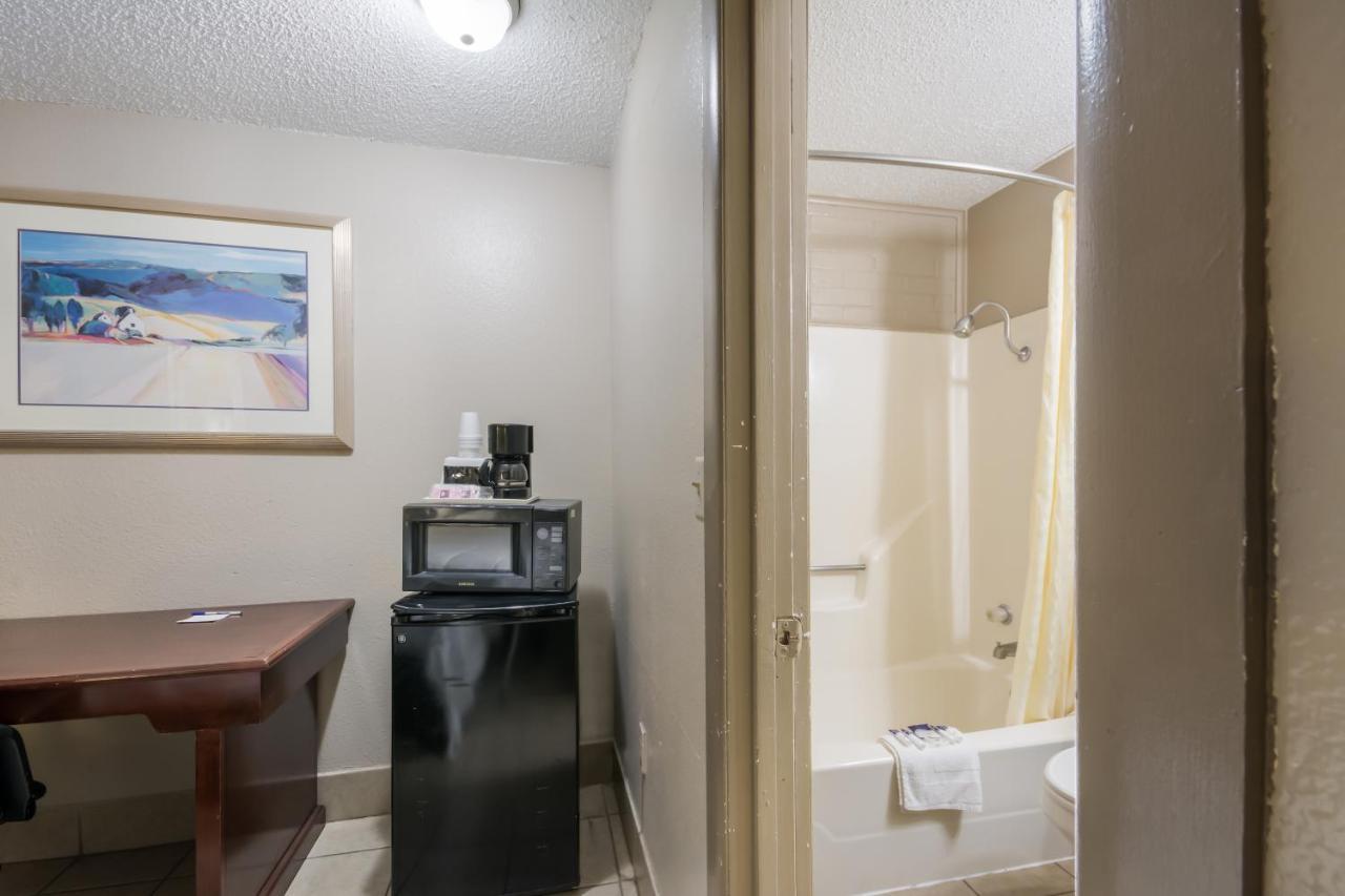 Americas Best Value Inn Woodward At 8Th St Εξωτερικό φωτογραφία
